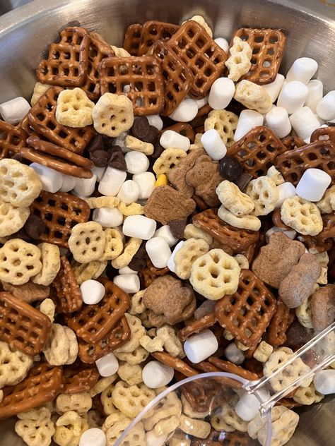 Trail Mix With Honeycomb Cereal, Honeycomb Cereal Snack, Chex Mix With Honeycomb, Chex Mix With Honey Comb, Honeycomb Mix Recipe, Honey Bee Snack Ideas, Chex Mix With Honeycomb Cereal, Honey Trail Mix Recipes, Honeycomb Snack Recipe