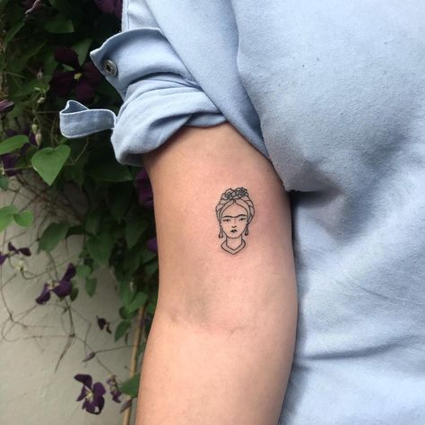 Freda Carlo Tattoo, Latino Inspired Tattoos, Small Frida Kahlo Tattoo, Frida Tattoo Minimalist, Frida Kahlo Tattoo Ideas, Frida Kahlo Tattoo, Kahlo Tattoo, Frida Tattoo, Frida Kahlo Tattoos