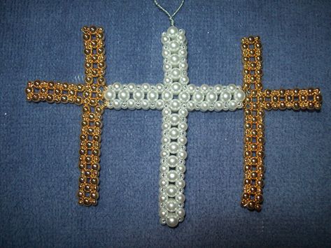 Golgotha: Cross of Forgiveness; directions from Jean Quinty Chrismon Ornaments, Lutheran Church, Seed Bead Jewelry, Seed Beads, Christmas Crafts, Beads, Christmas, Art