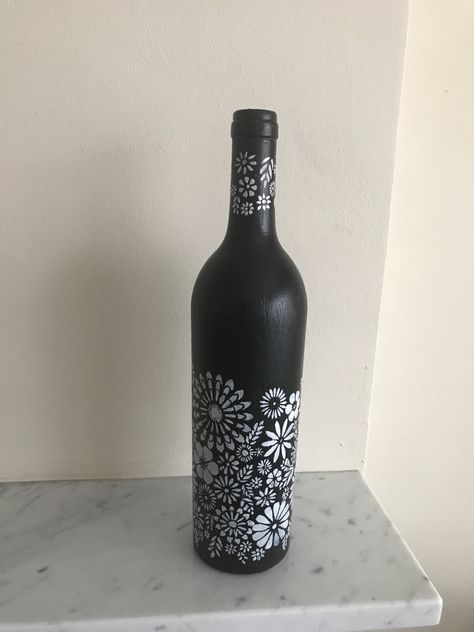 Painted Bottle, Using Acrylic Paint, Bottle Painting, Dot Painting, Bottle Art, Art Drawings Simple, Glass Painting, Glass Bottles, Black Backgrounds