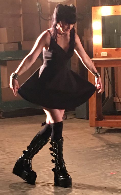 Pauley Perrette on Twitter: "#NCIS #GoodbyeAbby #FinalBow Love you guys.… " Abby Sciuto Outfits, Ncis Abby Sciuto, Ncis Funny, Ncis Abby, Ncis Gibbs Rules, Goth Outfit Inspo, Abby Sciuto, Ncis Cast, Leroy Jethro Gibbs