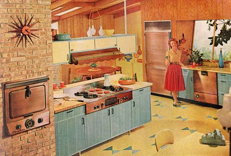 circa late 1950s - Minus that range hood - maybe updated to a more modern style, that copper front stuff is amazing! Vintage 1950s Kitchen, 50s Kitchen, Casa Retro, Mcm Kitchen, 1950s Kitchen, Kitchen Tiles Design, Casa Vintage, Mid Century Modern Kitchen, Deco Retro