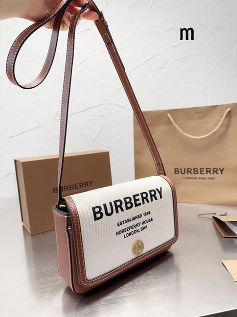 Burberry New Crossbody Bag Designer Flap Bag Linen Letter Printed Canvas Shoulder Bag Women Essential Handbag Mobile Phone Bag With Box Burberry Crossbody Bag, Crossbody Bag Designer, Box Bags, Kim Taehyung Wallpaper, Designer Crossbody Bags, Burberry London, Mobile Phone Bag, Linen Bag, Printed Canvas