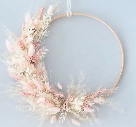 Dried Flower Hoop, Copper Wedding Arch, Suncatcher Diy, Boho Crafts Diy, Diy Spring Wreath, Fleurs Diy, Flower Wreaths, Flower Mobile, Door Wreaths Diy