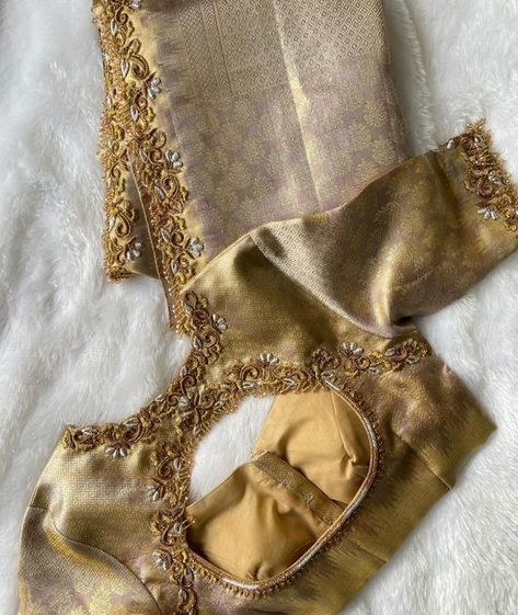 Gold Saree Blouse Design, Brown Blouses, Gold Saree Blouse, Saree Blouse Design, Maggam Designs, Handwork Blouse, Gold Saree, Blouse Maggam Work, Model Blouse