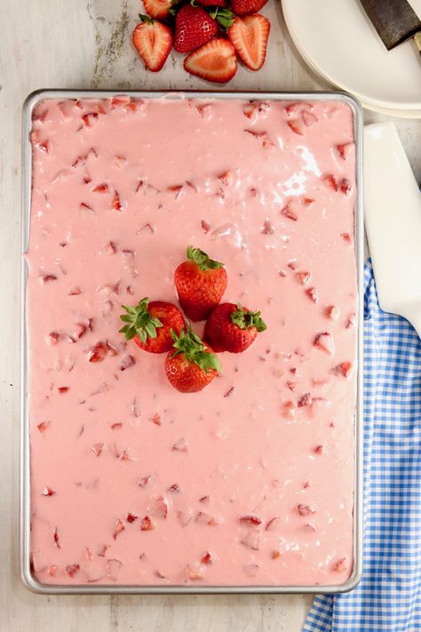 Easy Strawberry Cake, Strawberry Sheet Cakes, Jelly Roll Cake, Coconut Cream Cake, Strawberry Cake Easy, Strawberry Cream Cheese Frosting, Almond Pound Cakes, Dessert To Make, Cakes To Make