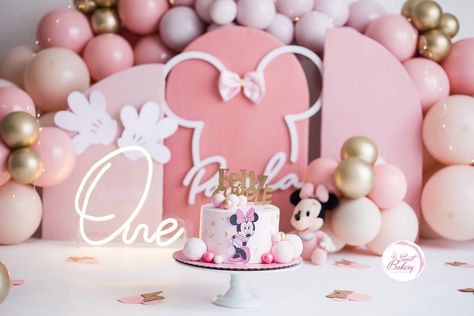 Minnie Mouse Pink Cake Smash, Minnie Mouse 2 Birthday Party Ideas, Minnie Table Decorations, Minnie Mouse Background Birthday, Minnie Mouse Cake Smash Photography, Minnie Smash Cake, Minnie Mouse Smash Cake 1st Birthdays, Minnie Mouse Birthday Photoshoot, Pastel Minnie Mouse Party