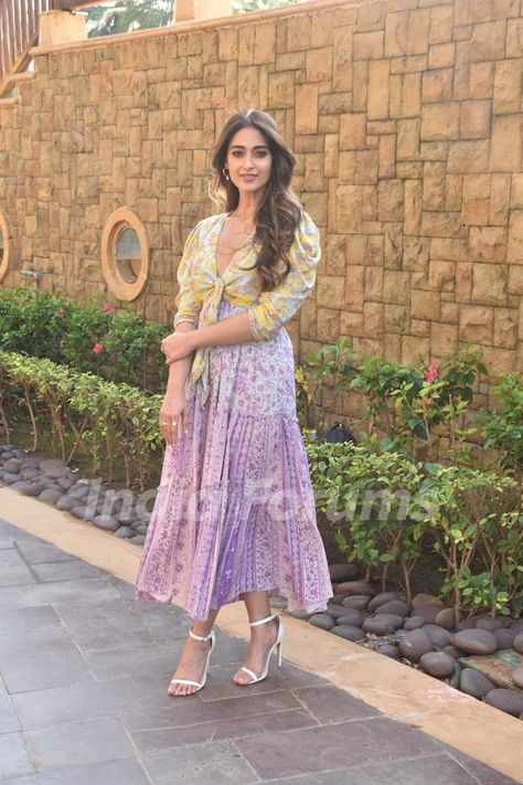 Ileana D'Cruz spotted during the promotions of Pagalpanti #Celebrity #Style #Fashion #CelebrityStyle #OutfitIdeas #OutfitInspiration #Fashionista Bollywood Actress Indian Outfits, Ileana D'cruz Casual Saree, Illeana Dcruz Outfits, Illena Dcruz Dresses, Ileana D'cruz Outfit, Ilena Dcruz Outfit, Ileana D'cruz Casual, Indian Heels, Ariana Grande Outfits Casual