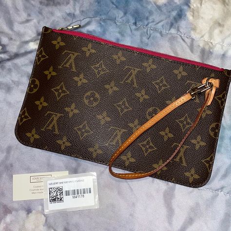 Lv Wristlet Barely Worn Lv Wristlet, Louis Vuitton Wristlet, Louis Vuitton Multi Pochette, Burberry Purse, Lv Neverfull, Louis Vuitton Neverfull Monogram, Monogram Neverfull, Bags Louis Vuitton, Canvas Clutch