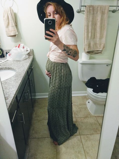 Boho Outfits Pregnant, Boho Maternity Outfits Summer, Boho Maternity Clothes, Boho Pregnant Outfits, Outdoorsy Maternity Outfits, Relaxed Maternity Outfit, Hippy Maternity Outfits, Crunchy Maternity Outfits, Hip Maternity Outfits