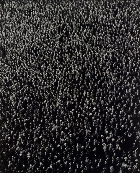 lots of people Black And White People, Pinterest Images, Built Environment, People Photography, Birds Eye, Black And White Photography, Vintage Photos, Street Photography, Photography Inspiration