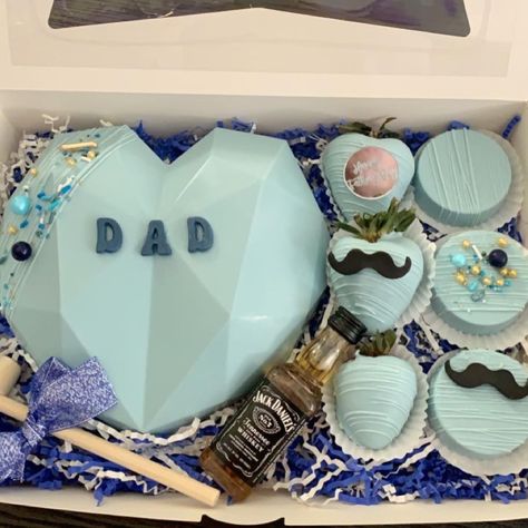 Fathers Day Breakable Heart, Father’s Day Desserts Chocolate, Mother’s Day Breakable Heart, Breakable Chocolate Heart Ideas For Men, Father’s Day Chocolate Covered Strawberries, Fathers Day Strawberry Ideas, Father’s Day Treat Boxes, Father’s Day Treats Ideas, Fathers Day Dessert Box Ideas