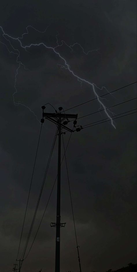 Lightning Storm Aesthetic, Thunder And Lightning Aesthetic, Alva Lorenz, Thunder Sky, Lighting Storms, Scenic Wallpaper, Cap Cut, Thunder And Lightning, Lightning Storm