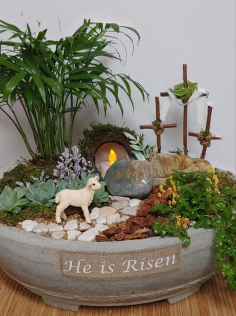 Christian Christmas Activities, Cross Garden, Resurrection Garden, Way Of The Cross, Catholic Crafts, Sunday School Crafts For Kids, Easter Garden, Easter Tablescapes, Easter Decorations Christian