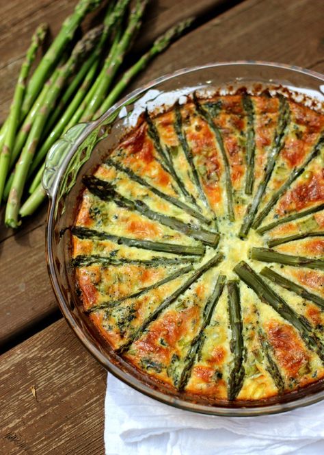 Crustless Asparagus Quiche with Spinach and Mushrooms Crustless Asparagus Quiche, Asparagus Quiche Recipes, Quiche Recipes Crustless, Asparagus Quiche, Cheese Quiche, Breakfast Quiche, Quiche Recipe, Crustless Quiche, Fresh Asparagus