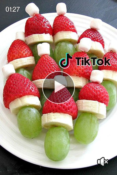 * Lots of fun Christmas breakfast ideas that your kids will love! Grinch fruit kabobs and lots of other ideas. Grinch Fruit, Grinch Fruit Kabobs, Exterior Christmas, Desktop Shelf, Fruit Kabobs, Christmas Potpourri, Christmas Breakfast, Black House Exterior, Christmas Kitchen