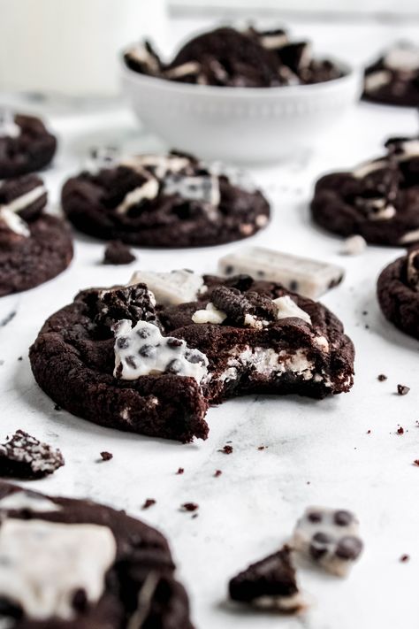 Cookies & Cream Cookies - My Messy Kitchen Hershey Cookies, Cream Cookies, Cream Candy, Messy Kitchen, Crunchy Cookies, Cookies N Cream Cookies, Chewy Cookie, Oreo Cookies, Vegetarian Chocolate