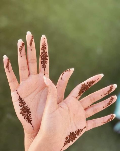 Simple Henna Designs Hand, Tattoo Designs Henna, Small Henna Tattoos, Henna Tattoo Design, Small Henna, Palm Mehndi Design, Pretty Henna, Finger Henna Designs, Henna Tattoo Hand