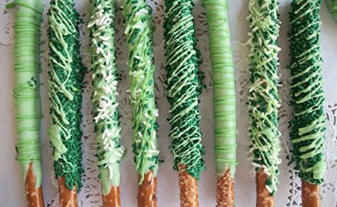 Irish Theme Party, Chocolate Pretzel Rods, Covered Pretzel Rods, Cooking With Toddlers, Chocolate Covered Pretzel Rods, St Patricks Day Food, Baby Shower Treats, Covered Pretzels, Pretzel Rods