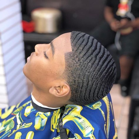 @𝟑𝟖𝐃𝐀𝐁𝐑𝐀𝐓𝐓 Black Men Waves Haircut, Black Man Haircut Fade, 360 Waves Hair, Waves Hairstyle Men, Black Boys Haircuts, Waves Hairstyle, Black Hair Cuts, Waves Haircut, Short Hair Waves