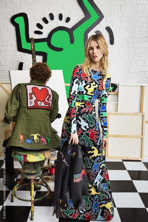 Keith Haring x Alice + Olivia Keith Haring Art, Haring Art, Iconic Artwork, Art Costume, Black And White Tiles, Lgbt Art, Keith Haring, Pop Fashion, Alice Olivia