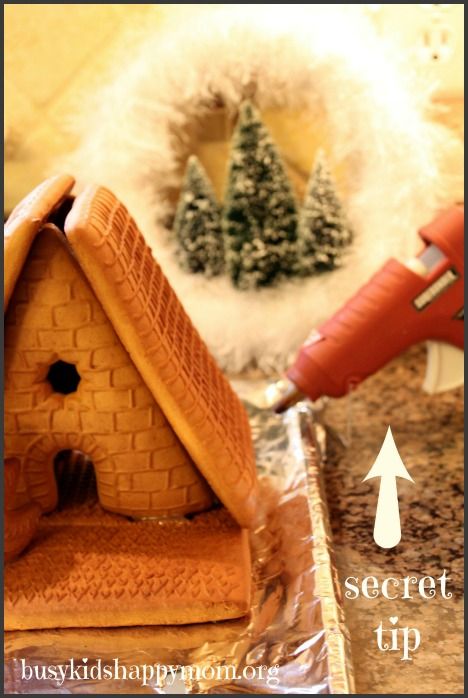 Gingerbread houses tips - Secret Tip to Making Gingerbread Houses Quickly Making Gingerbread Houses, Gingerbread House Kits, Gingerbread House Decorations, Smarty Pants, Elf On The Shelf Ideas, Gingerbread Houses, Slumber Party, Happy Mom, Trader Joe