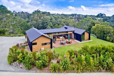 Australian Farmhouse, Modern Barn House, Rural House, Crafts Room, Modern Farmhouse Exterior, Shed Homes, Barn Style House, Modern Barn, Farmhouse Exterior