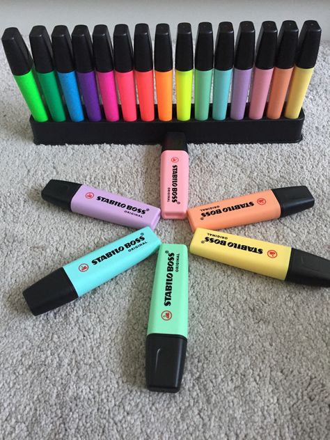 Highliters School, Sharpie Colors, Stationery Obsession, Highlighter Set, Small Business Packaging Ideas, Cool School Supplies, Study Stationery, Korean Stationery, Coloring Supplies