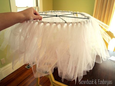 Tulle Chandelier, Hvatac Snova, Tulle Lamp, Diy Baby Mobile Girl, Chandelier Diy Crystal, Diy Ruffle, Fabric Chandelier, Mobile Girl, Diy Baby Mobile