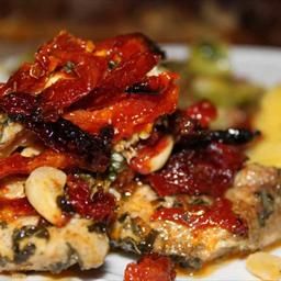 Sun Dried Tomato Chicken Bake ( by Sarah Fragoso)....another family favorite! Sun Dried Tomato Chicken, Sundried Tomato Chicken, Tomato Chicken, Paleo Main Dishes, Bacon Brussel Sprouts, Baked Tomatoes, Chicken Bake, Sundried Tomato, Primal Recipes