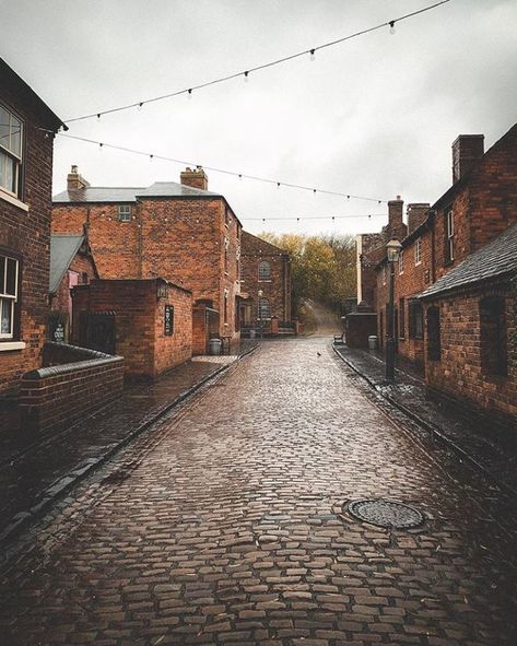 Black Country Living Museum on Instagram: “Take a stroll down the cobbled street 🚶 lovely shot captured by @_aleksei.volkov #blackcountrylivingmuseum #cobbledstreet” Black Country Living Museum, Living Museum, Mum Birthday, Victorian Christmas, Christmas Village, Country Living, England, Road Trip, Places To Visit