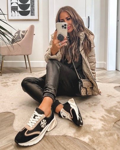 Tory Burch Sneakers Outfit, Black Sneakers Outfit, Gg Marmont Mini Bag, Fun Sneakers, Tory Burch Sneakers, Dressy Sneakers, Casual Mom Style, Trainers Outfit, Gg Marmont Mini