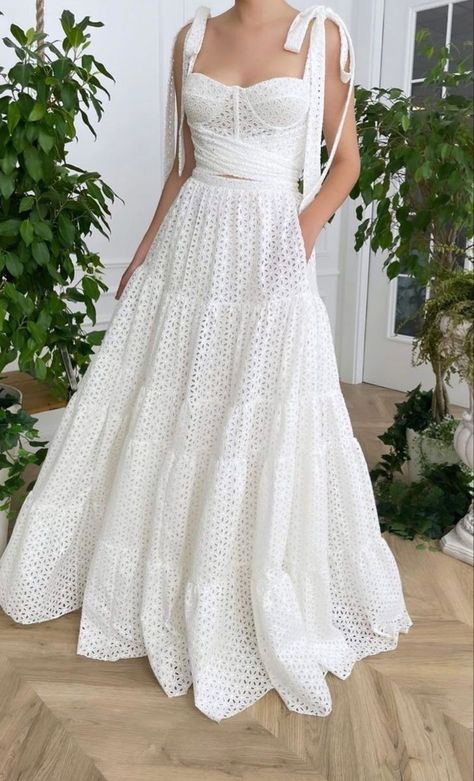 Debut Attendee Outfit, Elegant Resort Wear, Girly Dresses Cute, Dressy Casual Outfits, White Eyelet Dress, Trendy Dress Outfits, Glam Dresses, Looks Chic, Fancy Outfits