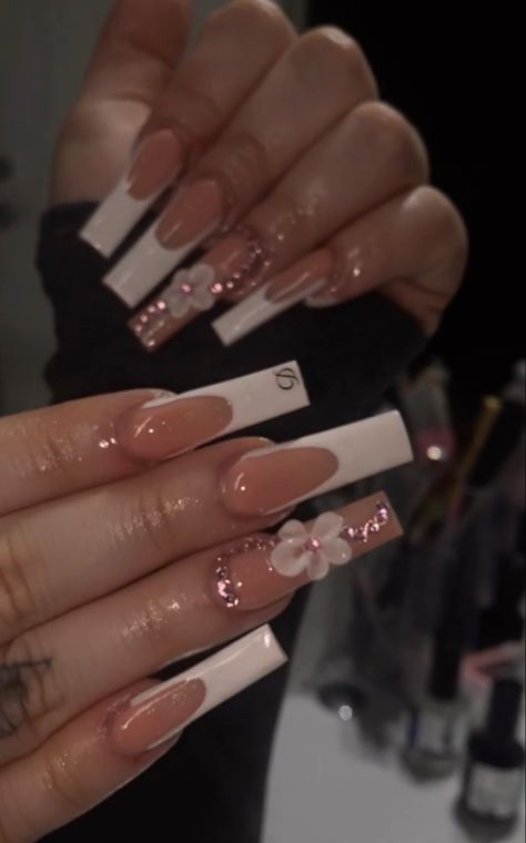 Nail Intial Ideas, Sage Green Nails With Initial, Nails With The Letter I On Them, Acrylic Nail Designs With J Initial, Red Nails With A Initial, Long Acrylic Nails With Letters Initials, Nail Ideas With Initial Square, Nail Designs W Initial, M Nail Initial