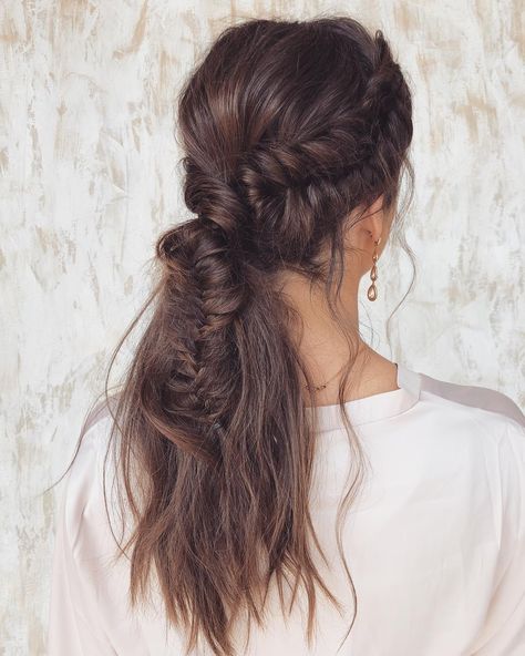 Beautiful Boho Braids ponytail Hairstyles For A Romantic Bride - Beautiful messy braids and updo hairstyle,Textured updo, updo wedding hairstyles,updo hairstyles,messy updos #weddinghair #wedding #hairstyles #updowedding #weddinghairstyles Messy Ponytail For Bride, Ponytail Updo Wedding, Braids Ponytail Hairstyles, Boho Updo Hairstyles, Boho Ponytail, Ponytail Inspiration, Messy Updos, Updo Wedding Hairstyles, Blond Hairstyles