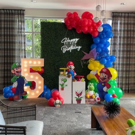 Super Mario Bros Backdrop, Supermario Theme Party Diy, Super Mario Bros Balloon Garland, Princess Peach Party, Baby Boy Birthday Themes, Mario Bros Birthday Party Ideas, Mario Birthday Cake, Combined Birthday Parties, Prince Birthday Party