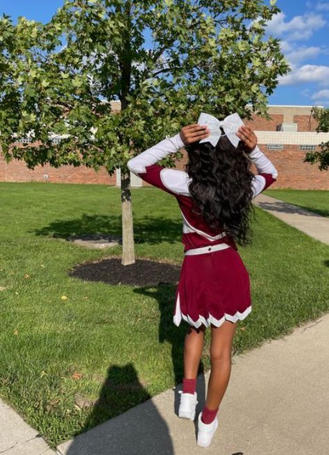 Black Cheer Aesthetic, Cheer Black Women, Solo Cheer Poses, Black Cheerleader Aesthetic, Highschool Tips, Cheerleader Aesthetic, Comp Cheer, Basketball Cheer, Black Cheerleaders