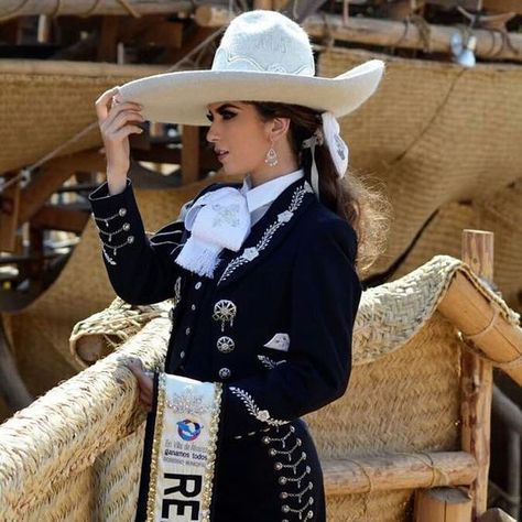 Charro Outfits For Women, Mariachi Outfit, Mexican Rodeo, Charro Outfit, Vestido Charro, Ballet Folklorico, Quinceñera Dresses, Burlesque Costumes, Mexican Outfit