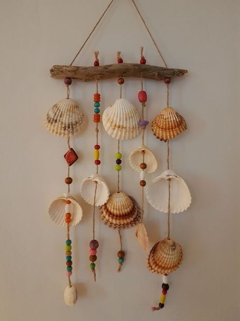 Shell Hanging Decor Diy, Diy Sploofs, Things To Do With Seashells, Things To Do With Shells, Diy Shell Decor, Boho Craft Ideas, Hippie Crafts Diy, Crafts With Shells, Seashell Furniture