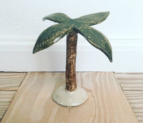 Clay Palm Tree, Ceramic Palm Tree, Pottery Tree, Palm Tree Crafts, Plaster Sculpture, Air Dry Clay Projects, Cerámica Ideas, Diy Ceramic, Tropical Tree