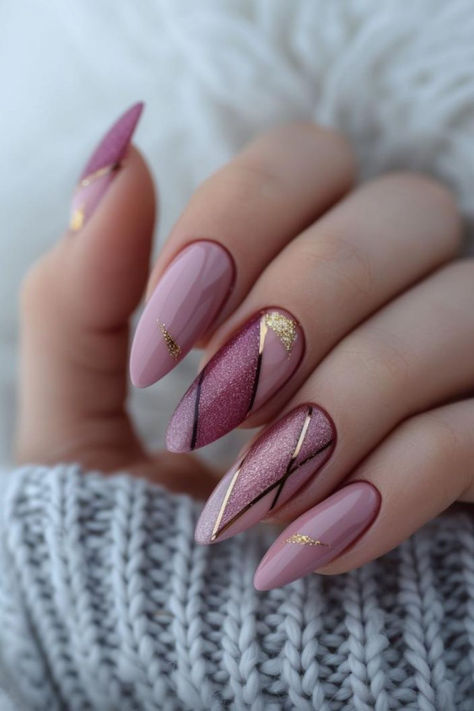 Dusty Rose And Gold Geometric Accents Harmonious Nails For Work & Office Pink Gold Nail Art, Mauve Nail Art Designs, Dusty Pink Nails Rose Gold, Work Nails Professional Gel, Mauve And Gold Nails, Casual Fall Nails, Gold Geometric Nails, Dusty Pink Nails Design, Dusty Rose Nails Design