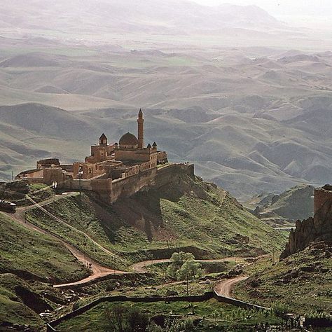 Turkish Aesthetic, Turkey Landscape, Ancient Turkey, Ottoman Palace, Turkey Aesthetic, France Winter, Turkish Architecture, Being Abandoned, Turkey Country