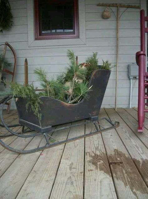 Stunning Primitive Christmas Decorations Ideas - Christmas Celebration - All about Christmas Sleigh Decor, Christmas Sleigh Decorations, Primitive Christmas Decorating, Wooden Sleigh, Sleigh Rides, Christmas Sled, Sleigh Bells, Prim Christmas, Christmas Sleigh