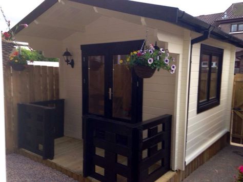 Small home salon log cabin Outside Salon Ideas, Tiny House Nail Salon, Beauty Shed Salon Ideas Home, Makeup Shed, Home Grooming Salon, Tiny Nail Salon, Nail Salon Shed, Beauty Shed Salon Ideas, She Shed Hair Salon Ideas