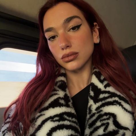 Cherry Cola Hair, Cherry Red Hair, Cherry Hair, Style Aesthetic, Instagram Girls, Dua Lipa, Fav Celebs, Beautiful Makeup, Pop Star