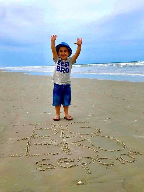 Baby announcement Big brother Big brother announcement Baby Big Brother Announcement Beach, Baby Announcement Beach, Baby Announcement Big Brother, Beach Pregnancy Announcement, Brother Announcement, Baby Nursery Wallpaper, Pregnancy Announcement Pictures, Announcement Pictures, Announcement Photoshoot