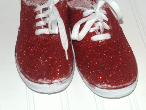 How To Glitter Shoes, Diy Glitter Sneakers, Red Glitter Shoes, Diy Glitter Shoes, Customized Sneakers, How To Make Glitter, How To Make Red, I Love Shoes, Diy Sneakers