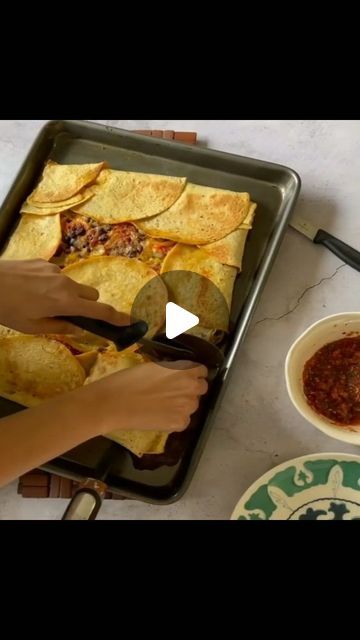 NDTV Food on Instagram: "Let's get the 'Pawri' started with these gorgeous baked Quesadillas 😉🌯

Droolworthy video by @hungrypalette 

#quesadillas #sheetpandinner #pawrihoraihai #feelitreelit #explorepage" Different Quesadilla Recipes, Chicken Sheet Pan Quesadilla Life By Leanna, Quesidias Chicken Quesadillas, Applebee's Chicken Quesadillas, Casadia Recipe Quesadillas, Sheet Pan Dinners, Let It Be, Instagram