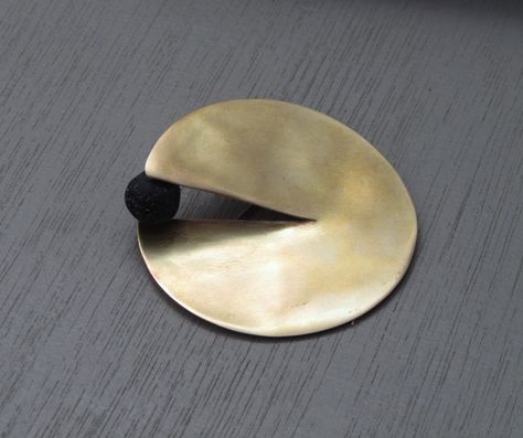 Mrs Necklace, Modern Jewellery Design, Golden Circle, Golden Jewelry, Jewellery Store, Creative Jewelry, Hinged Bangle, Contemporary Jewellery, Bijoux Diy