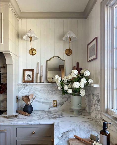 The Interior Design Assistant | Loving this oh-so-pretty kitchen moment by @kismet_house! #kitchen #kitchendesign #kitchenstyling #marble #greyandwhitekitchen… | Instagram Parisian Chic Kitchen, Kismet House, Curated Kitchen, Marble Countertops Kitchen, Design Assistant, Pretty Kitchen, House Of Beauty, Living Room Shelves, French Kitchen